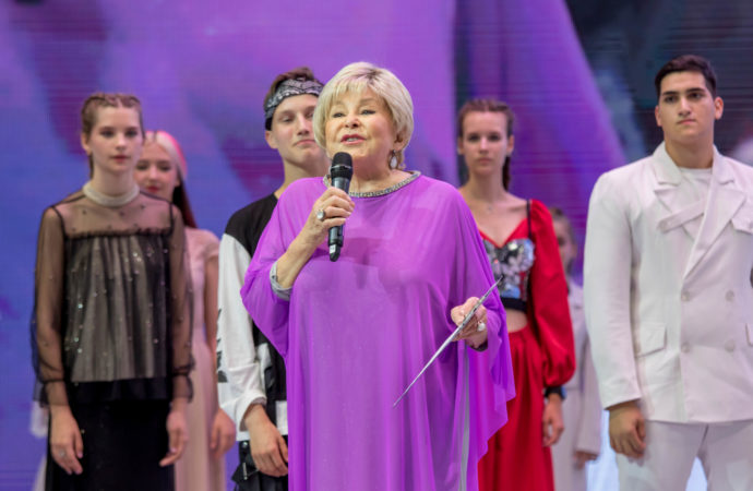 Ангелина Вовк открыла ХХIV Международный телевизионный фестиваль «Песенка года» в «Орлёнке»