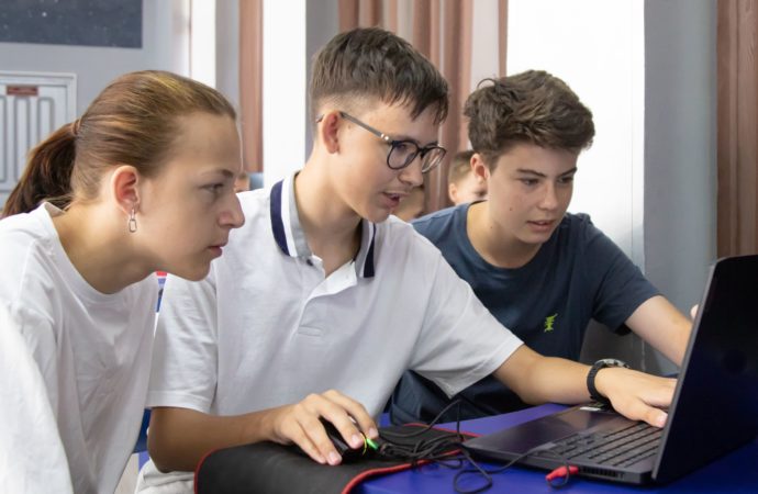 Юных  IT-разработчиков обучают в «Орлёнке» с помощью игры