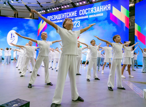 Команды школьников из Москвы и Челябинской области получили кубок Президентских состязаний