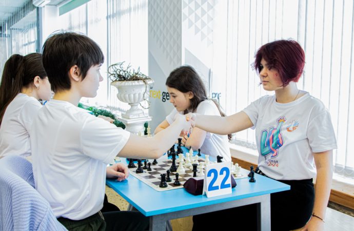 В «Орлёнке» юные шахматисты сыграют партию с чемпионом России  Михаилом Панариным